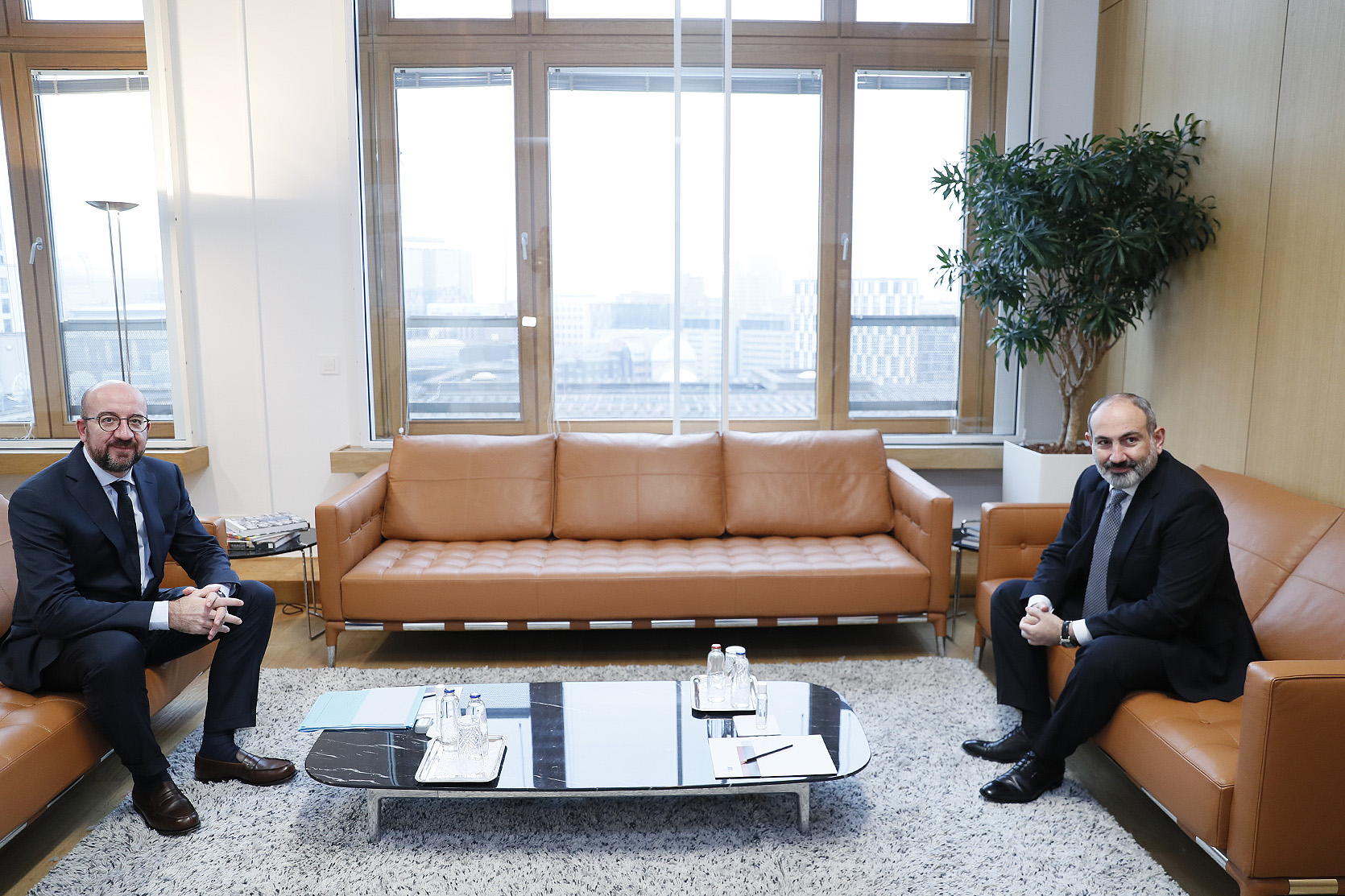 Пашинян и Мишель выразили надежду на результативные переговоры с Алиевым