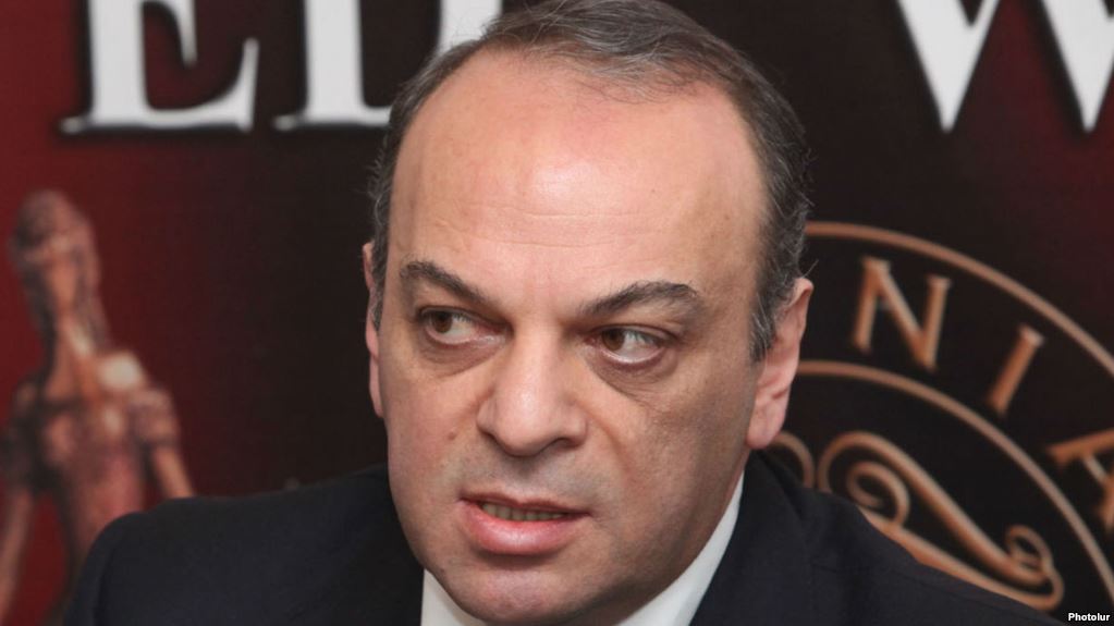 Серж Саргсян сделал так, чтобы его преемник сдал территории вокруг Карабаха - эксперт