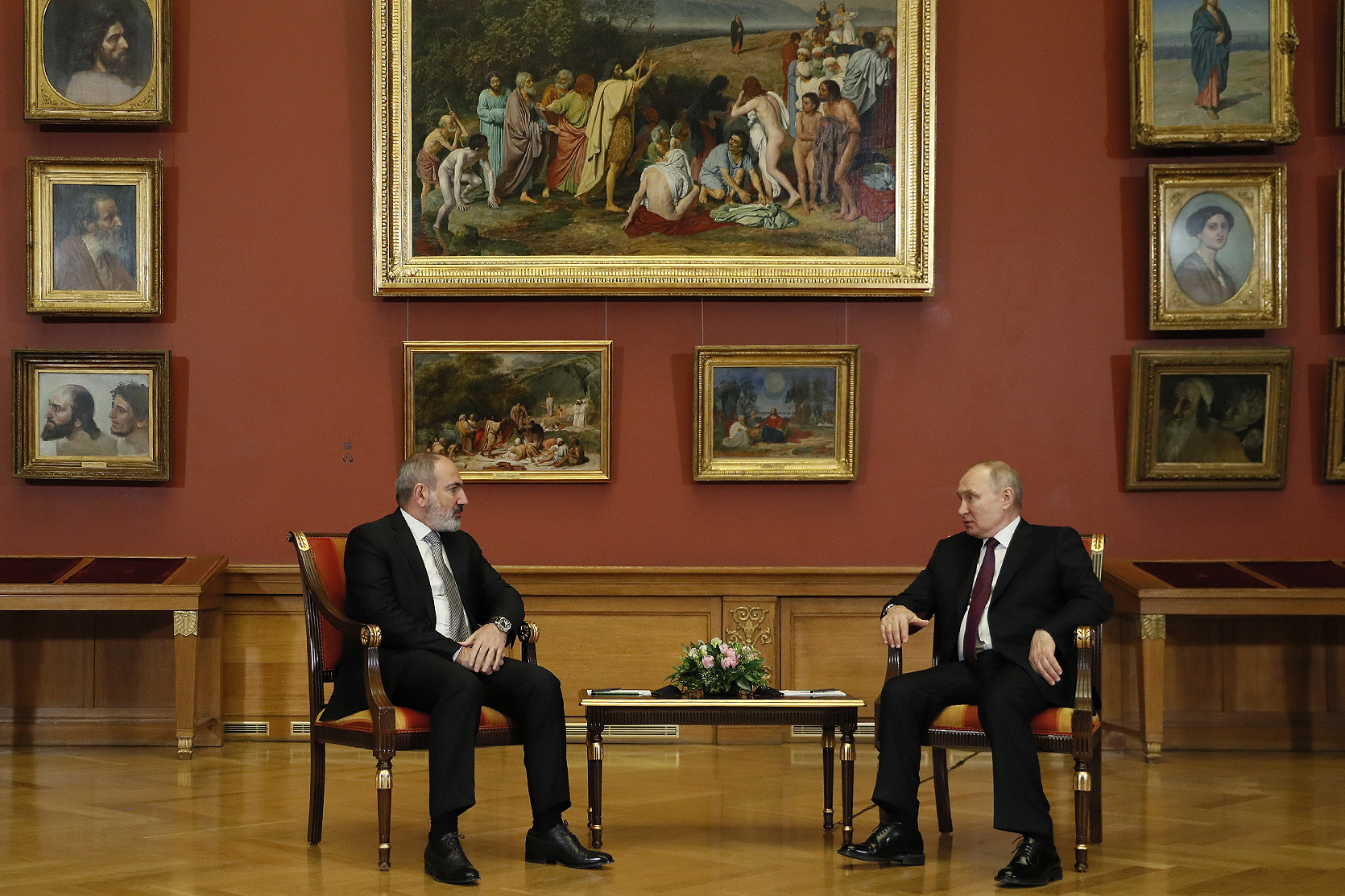 Путин и Пашинян обсудили отношения Армении и Азербайджана и ситуацию в Лачинском коридоре