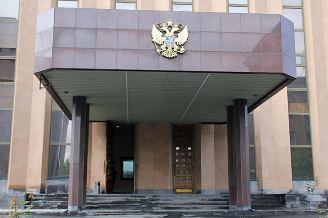Посольство России в Армении прокомментировало осквернение памятника Грибоедова 
