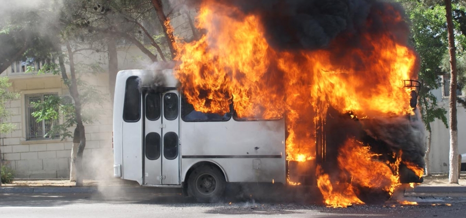 В Варденисе горит гражданский автобус в результате удара азербайджанского дрона 