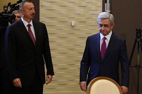 Али Ахмедов: Азербайджан хочет решить проблему Карабаха мирным путем