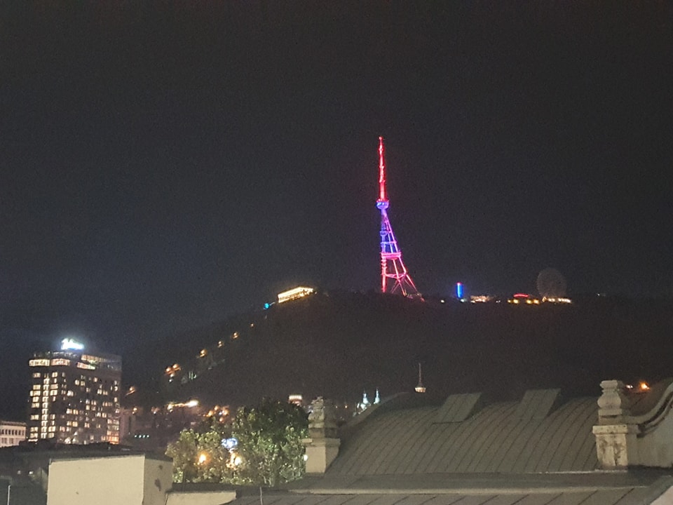 Թբիլիսիի հեռուստաաշտարակը լուսավորվել է ՀՀ եռագույնի գույներով