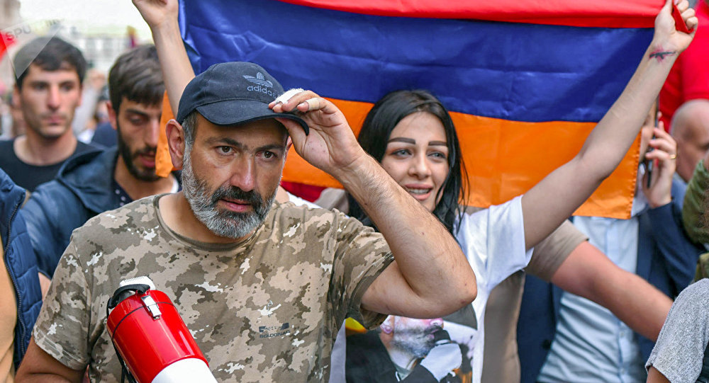 Лидер армянской оппозиции возобновляет тотальные митинги: Карапетян обратился к президенту