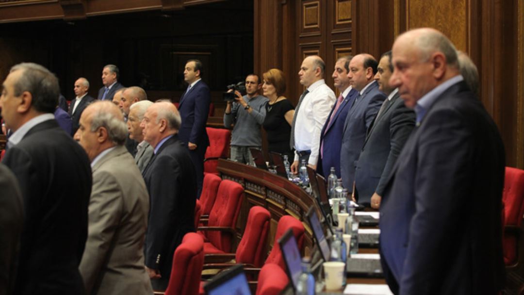 Парламент Армении почтил минутой молчания память Шарля Азнавура
