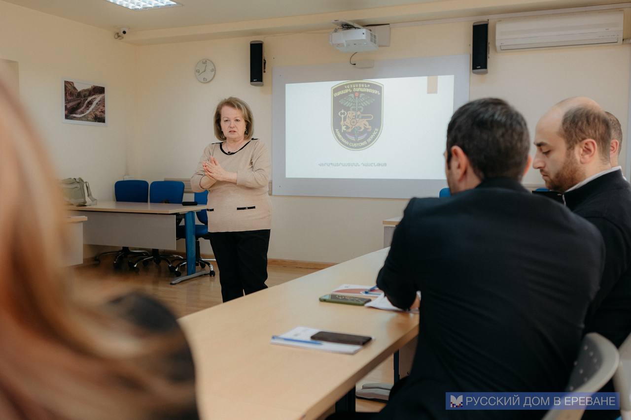 Россотрудничество открыло курсы русского языка для таможенников Армении 