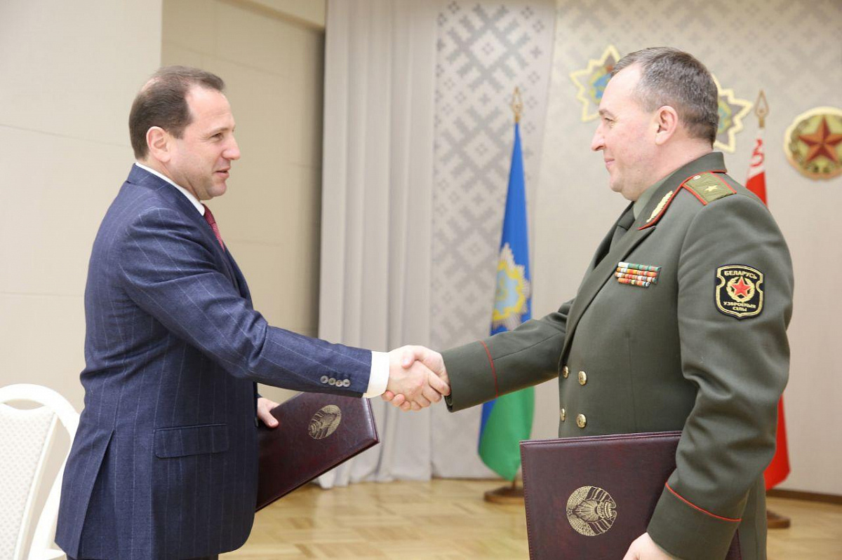 Министры обороны Армении и Белоруссии по итогам переговоров утвердили план сотрудничества 