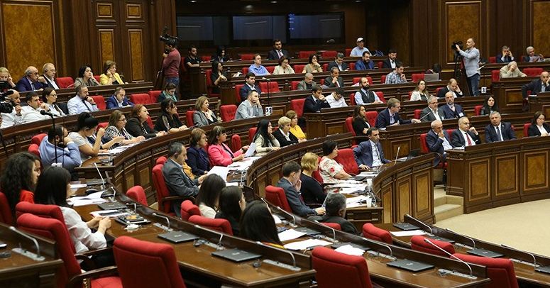 Проект о внесении поправок в закон “О партиях” включён в повестку дня 3-ей сессии НС