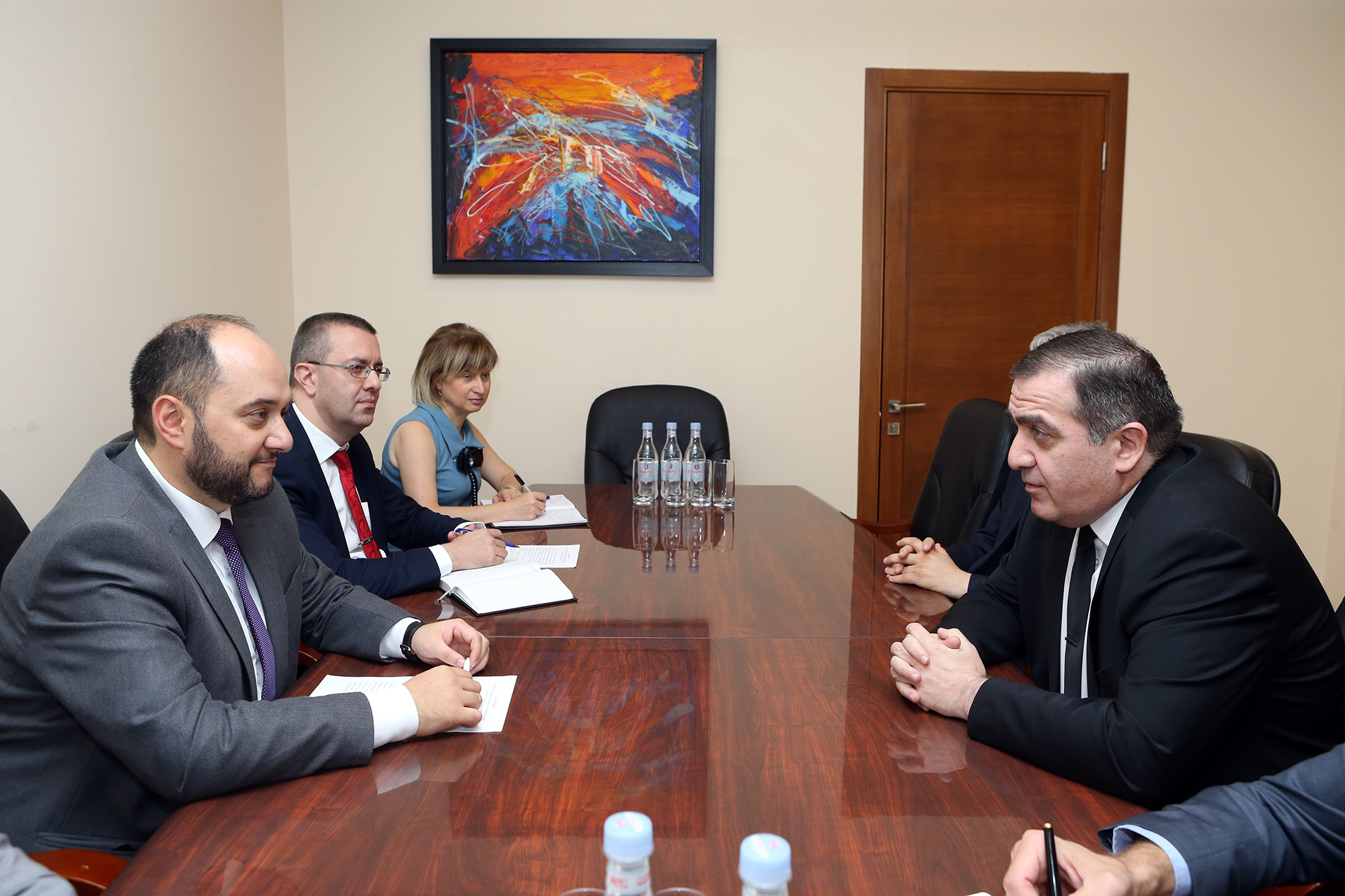 Армянские школы Грузии нуждаются в учебниках: министр встретился с послом