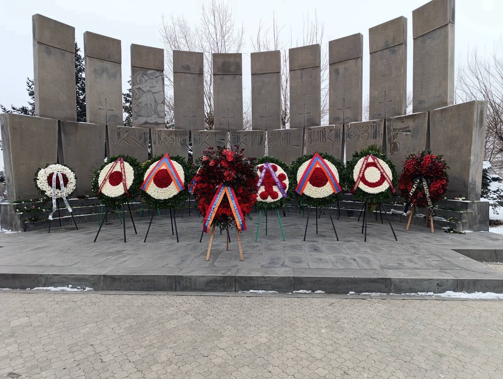 Честь и слава всем стоявшим у истоков создания армянской армии - Серж Саргсян