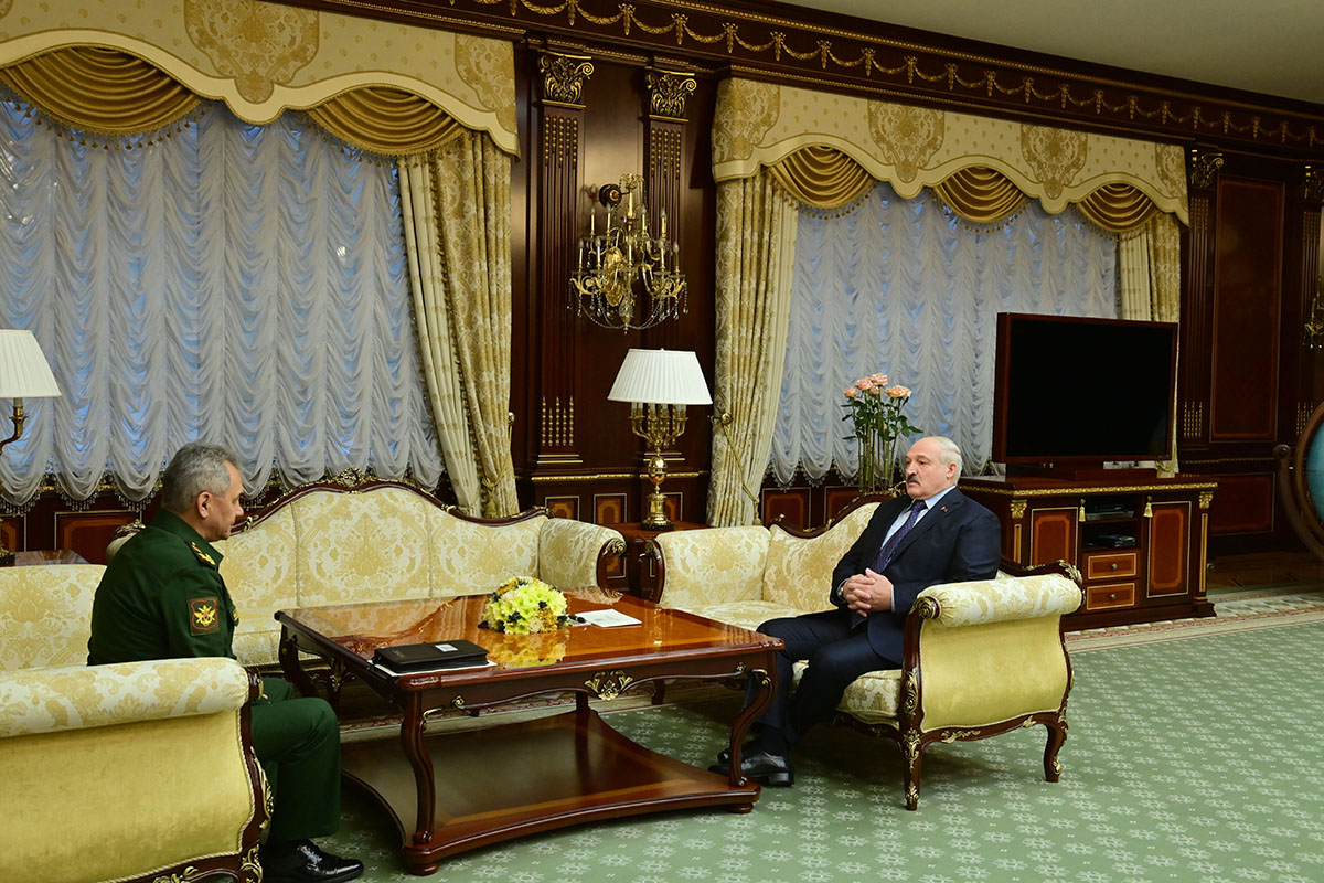 Лукашенко и Шойгу обсудили боевую подготовку и слаживание союзной группировки войск
