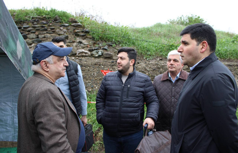 Ցամաքային սահմանով Ադրբեջան է ժամանել 20 հոգանոց հայկական պատվիրակությունը 