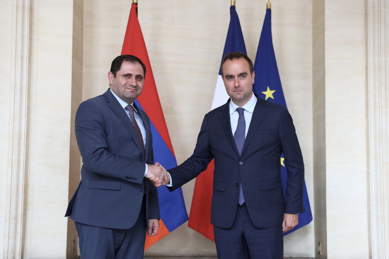 Армения подписала контракт на приобретение гаубиц CAESAR - министр ВС Франции 