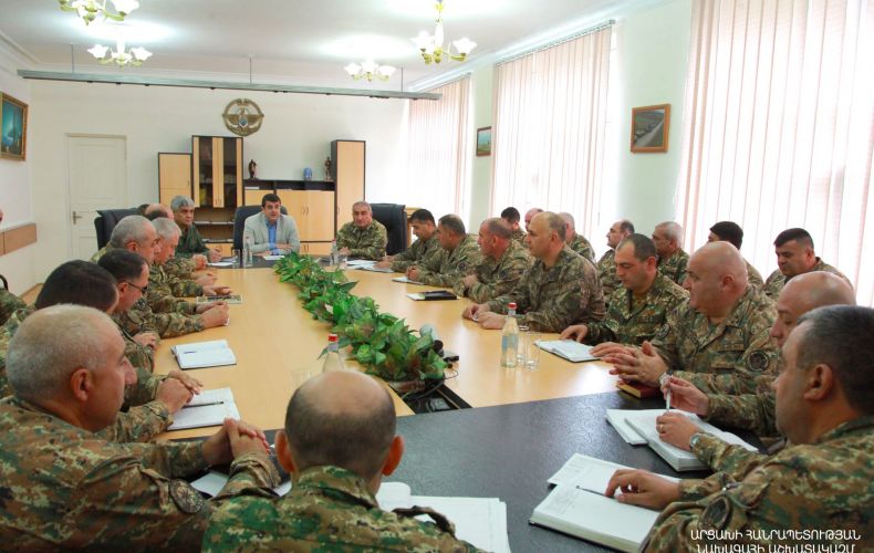 Президент Арцаха представил высшему командному составу АО нового министра обороны 