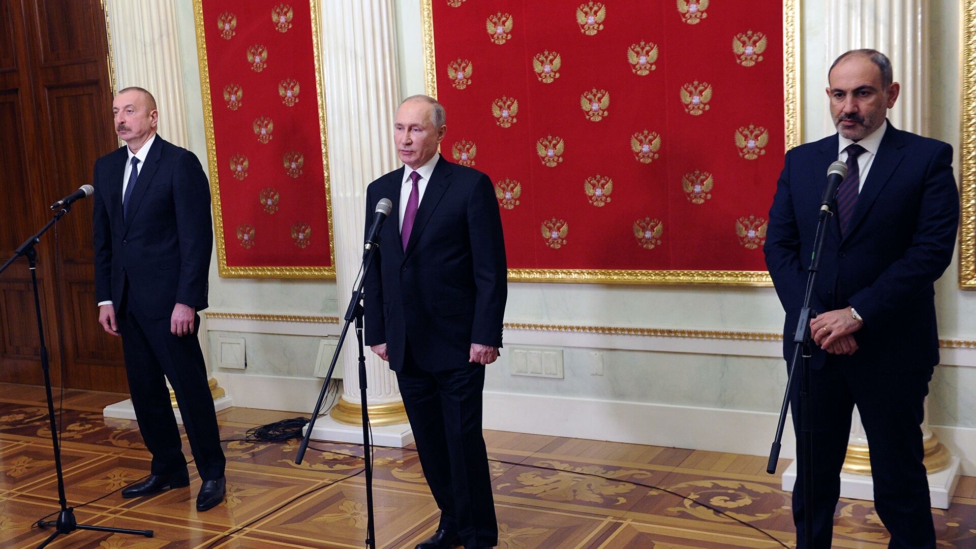 Песков подтвердил видеоконференцию с участием Путина, Алиева и Пашиняна 