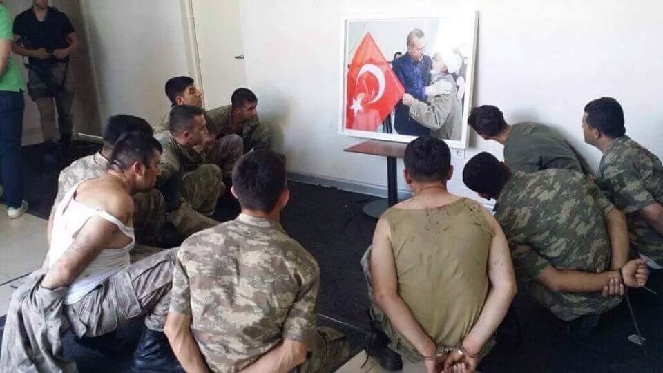 В Турции задержано около 140 военнослужащих за связи с Гюленом 