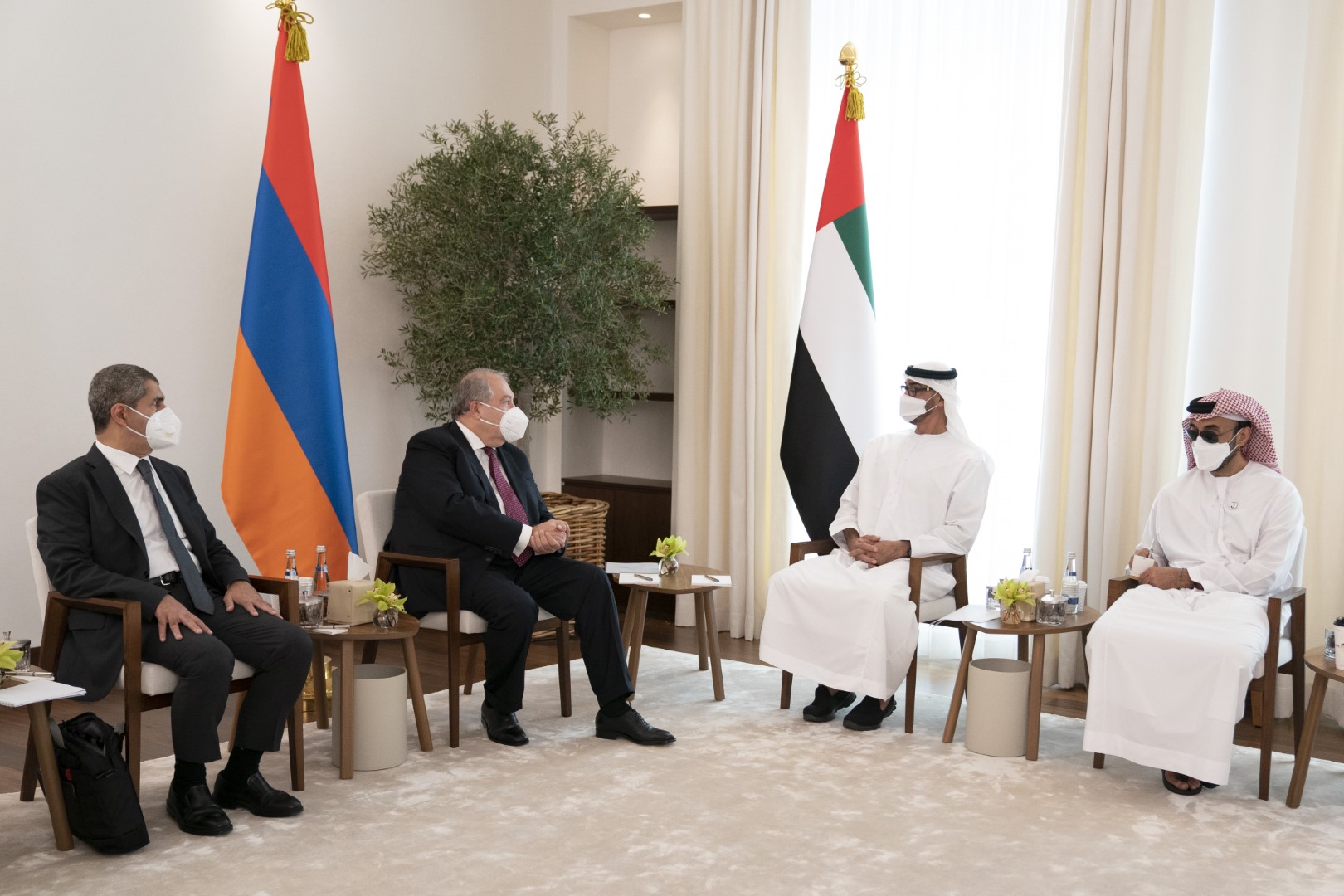 Президент Армении на несколько часов посетил с визитом ОАЭ