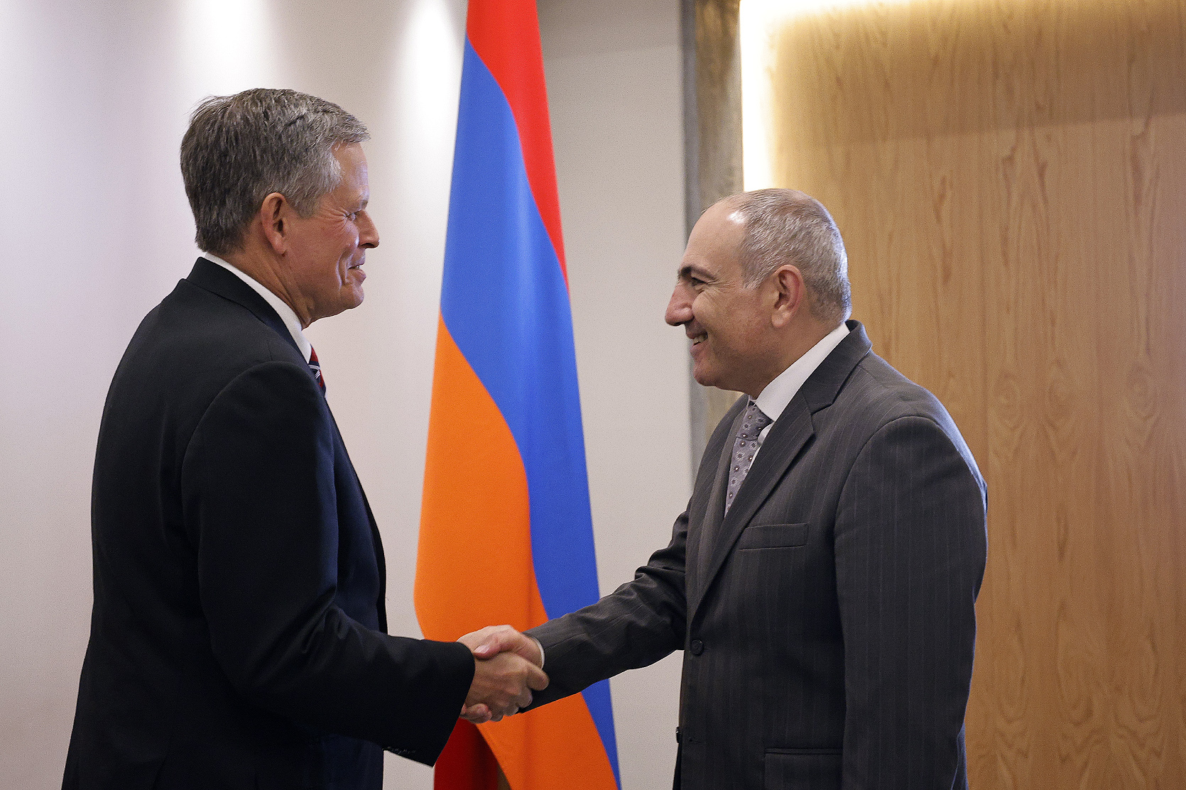 Նիկոլ Փաշինյանն ու ԱՄՆ սենատոր Սթիվ Դեյնզը քննարկել են տարածաշրջանային զարգացումները