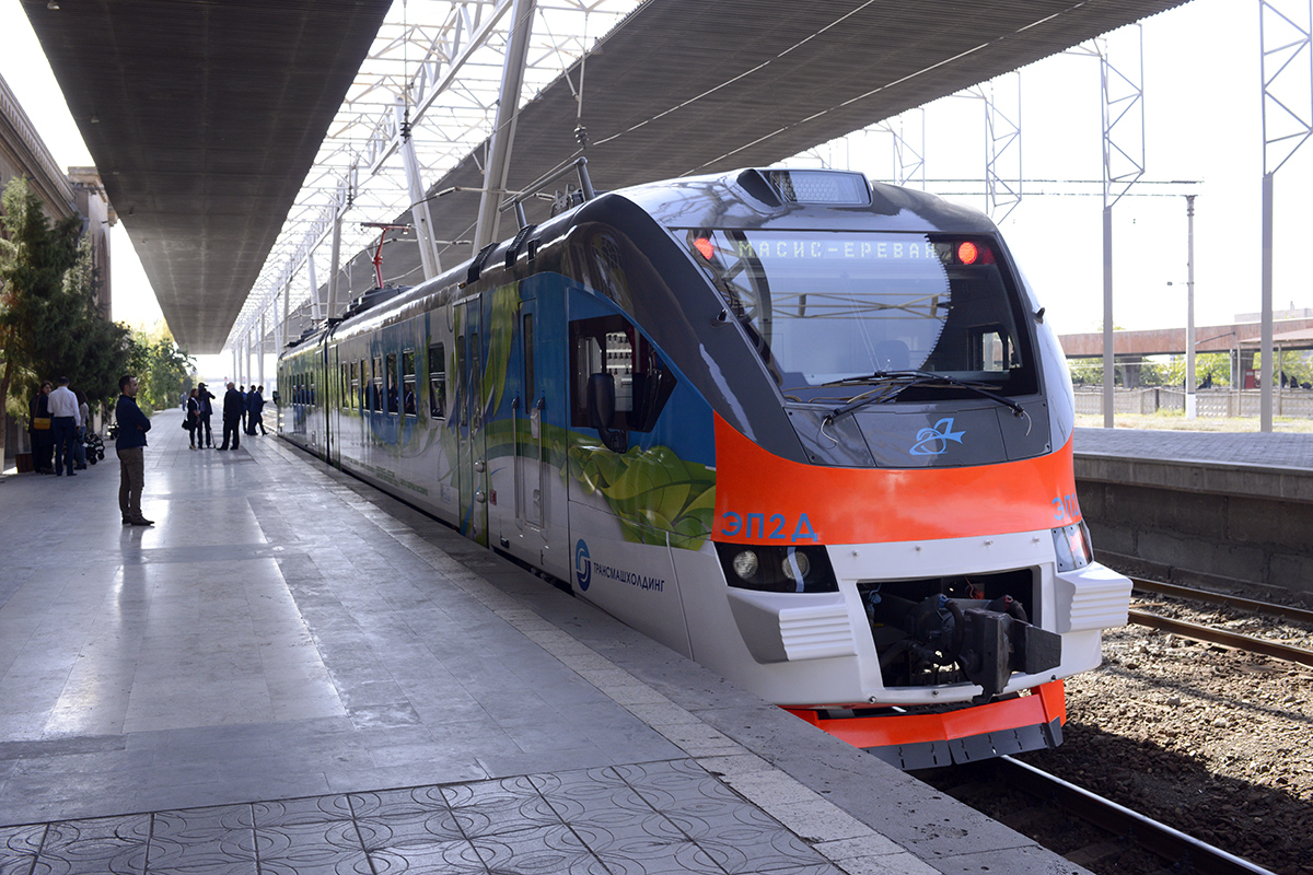 Գնացքների երթևեկությունը ՀՀ-ում կասեցված է մինչև գծերի արգելափակման վերացումը