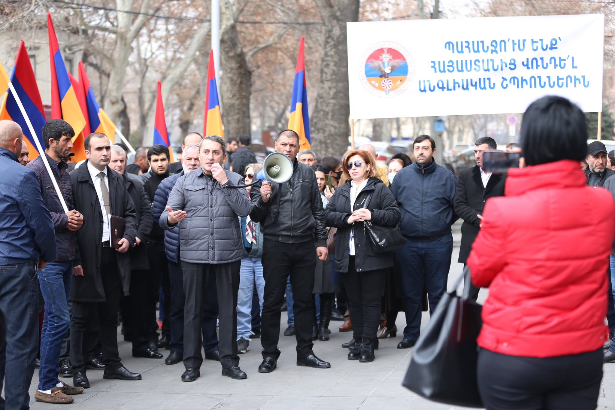 Англия, держи свои смертоносные руки подальше от Армении: акция протеста у посольства 