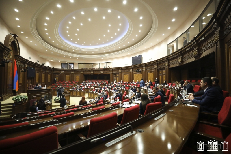Парламент Армении обсудил ряд законопроектов во втором чтении