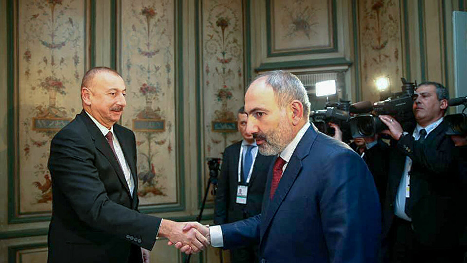 Встреча Пашиняна и Алиева в Брюсселе не беспокоит Москву - эксперты