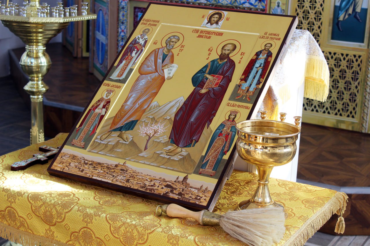 Гюмри принял в подарок от Твери православную икону с армянскими сюжетами и мотивами