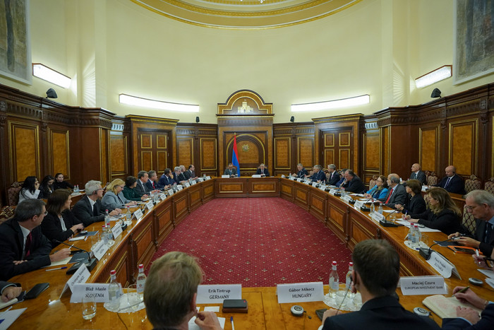 Состоялась совместная встреча вице-премьеров Григоряна и Хачатряна с послами стран ЕС