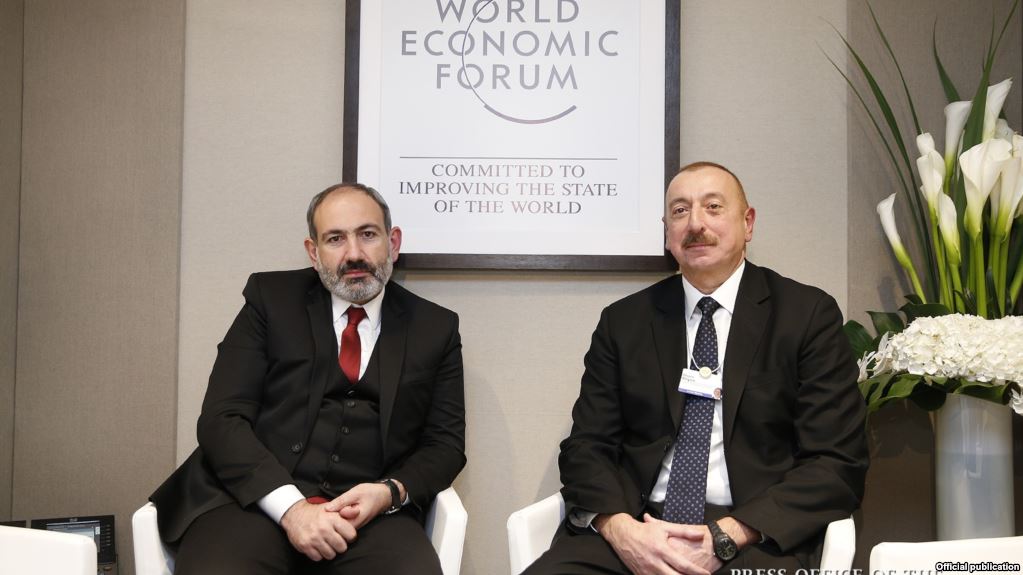 Пашинян и Алиев провели краткую беседу в Брюсселе
