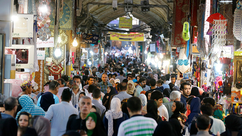 В Тегеране закрыли центральный базар и банки из-за тяжелой ситуации с COVID-19