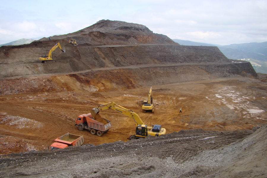 Азербайджан приписывает Армении рудники, которых просто не существует – Пашинян