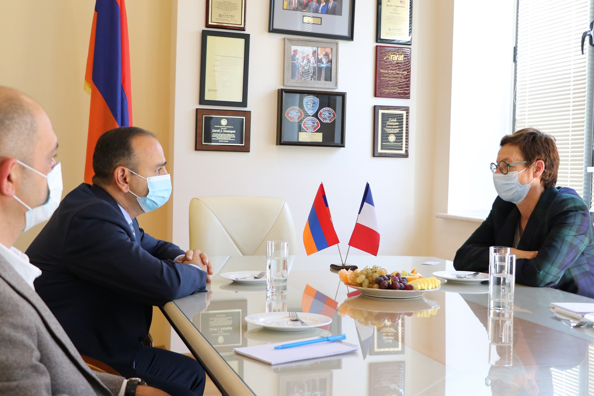 Заре Синанян и посол Франции выразили готовность к активному сотрудничеству