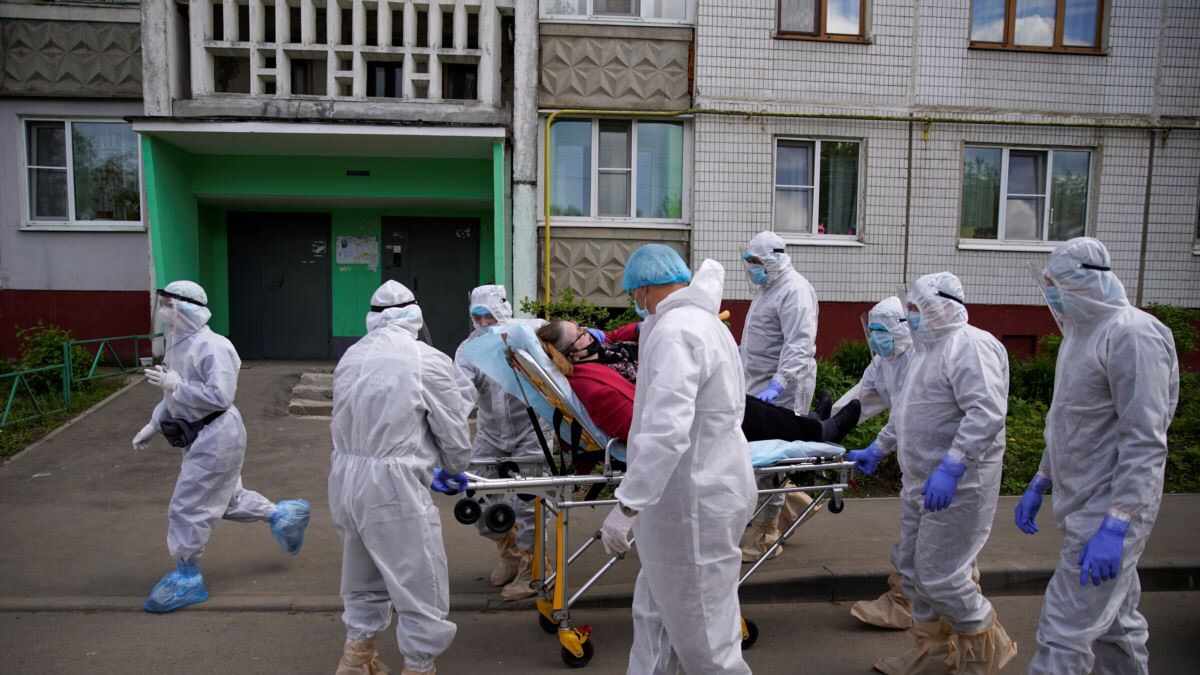 В России за сутки коронавирус выявили у 8 863 человек, скончались от COVID-19 182 пациента