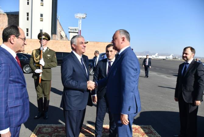 Президент Молдовы Игорь Додон прибыл в Ереван