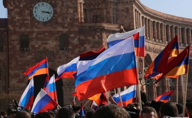 Конфетно-букетный период у России и Армении закончился