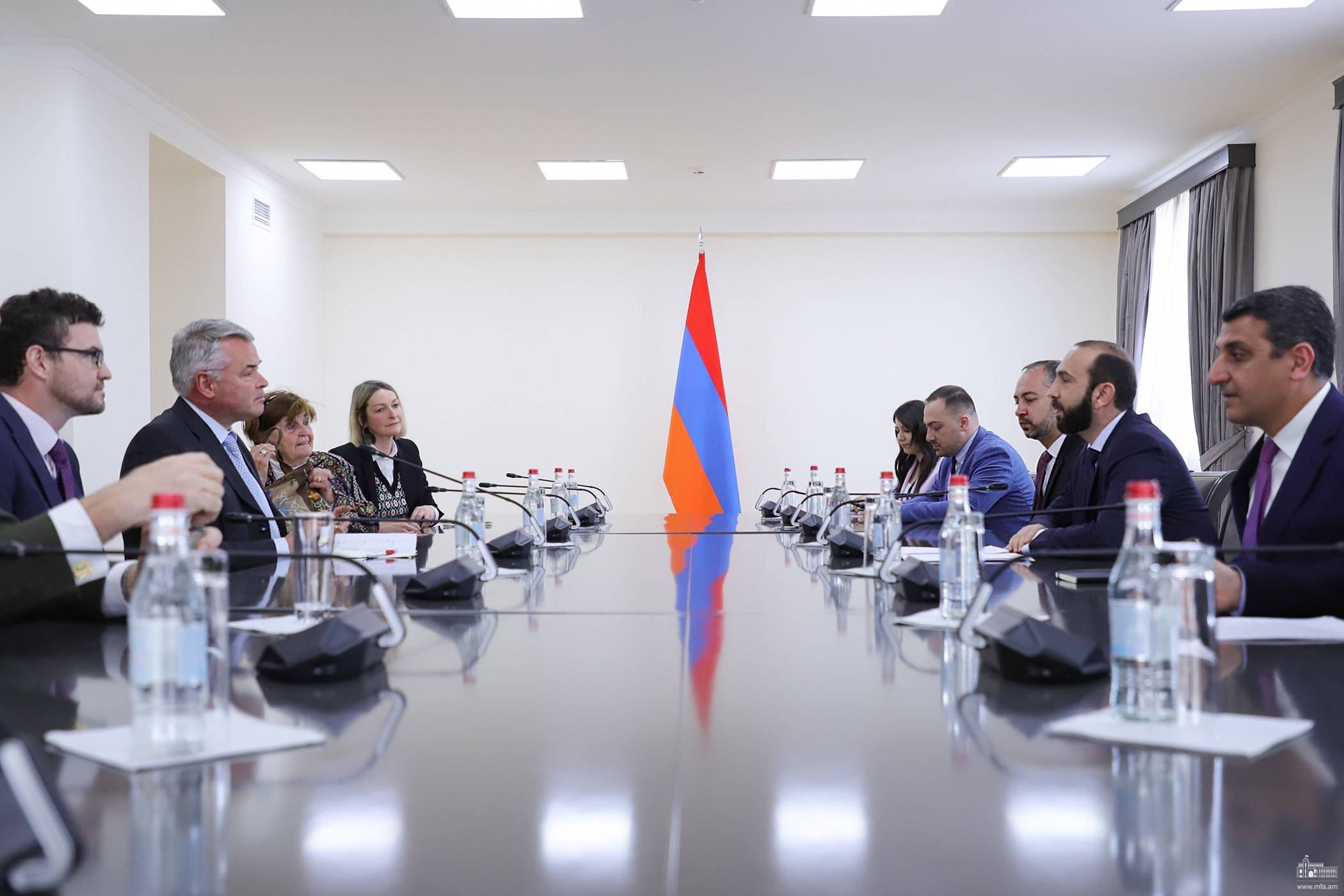 Мирзоян принял делегацию парламентской группы дружбы Армения-Великобритания