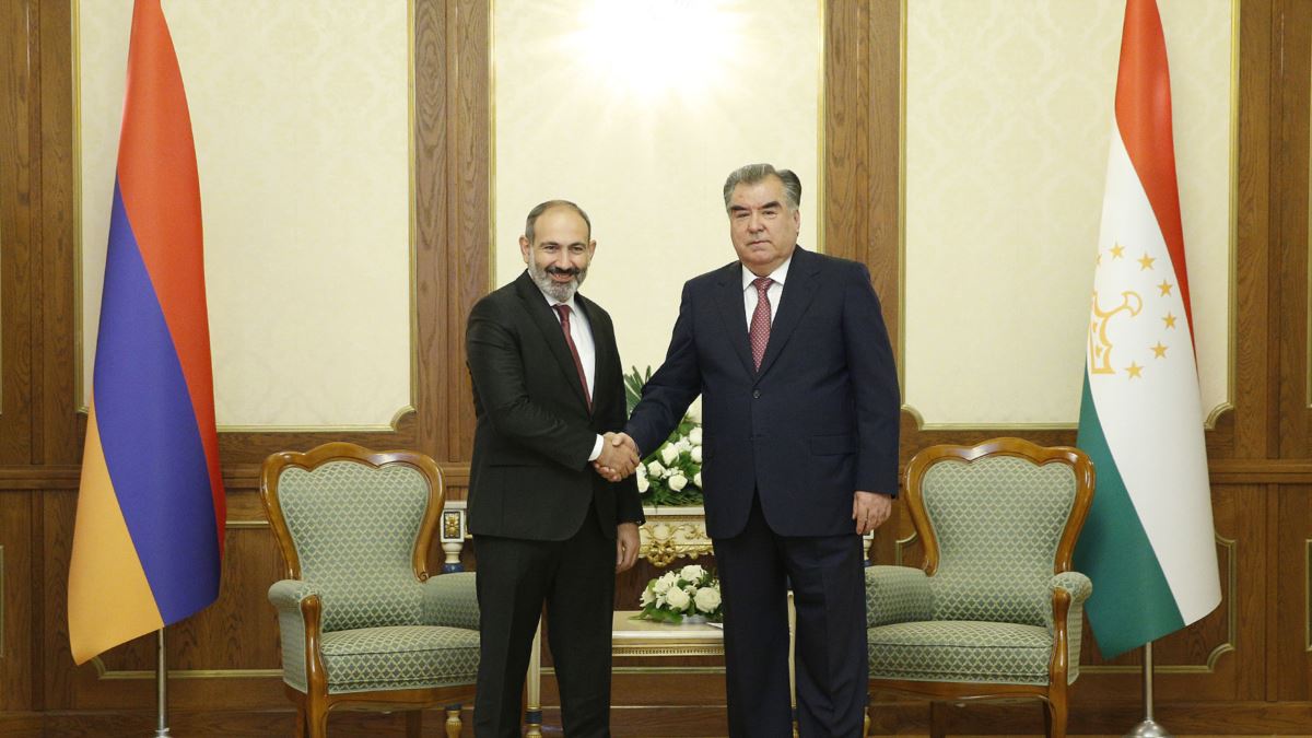 Никол Пашинян направил поздравительное послание президенту Таджикистана