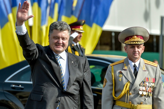 Порошенко намерен внести в Раду изменения в конституцию о стремлении Украины в ЕС и НАТО