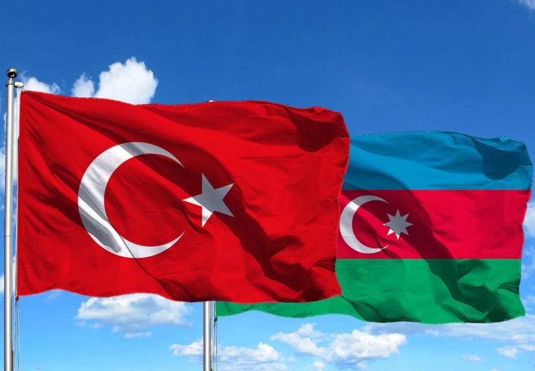На фоне падения курса лиры азербайджанцы скупают недвижимость в Турции 