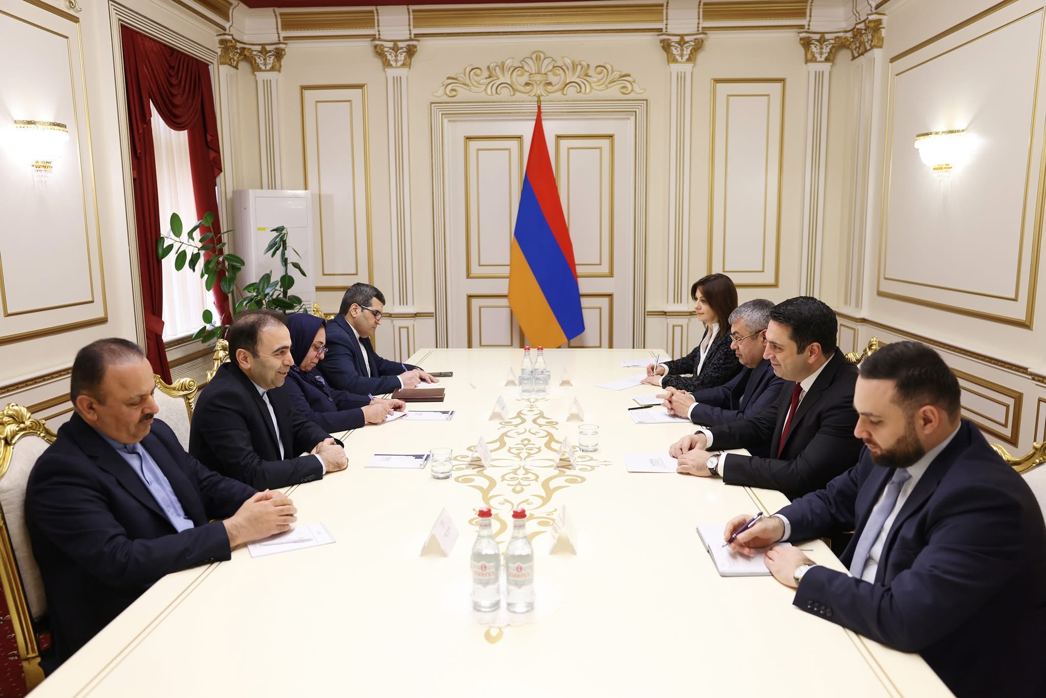 Спикер парламента Армении обсудил с послом Ирана межпарламентские связи