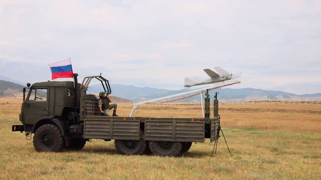 Российские миротворцы провели контроль обстановки с использованием БпЛА «Орлан-10»