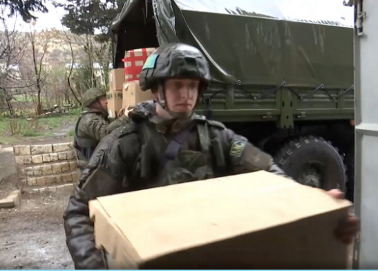 Российские миротворцы доставили гуманитарный груз жителям Ханацах в Карабахе 
