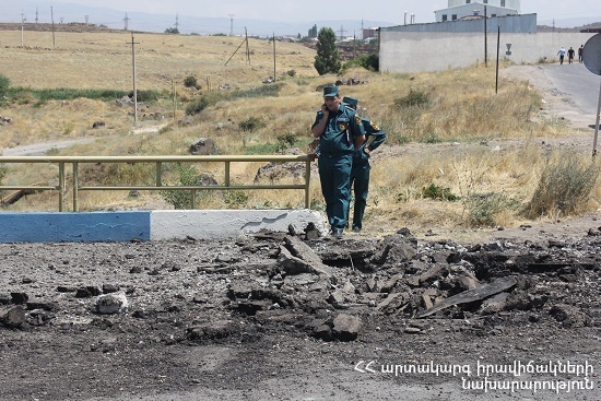 Взорвали, чтобы припугнуть? На трассе Ереван-Севан прогремел взрыв