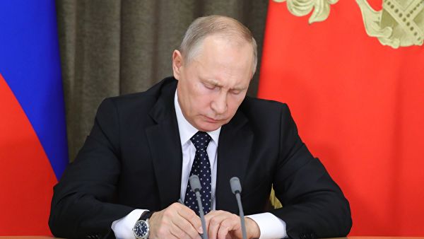 Владимир Путин упростил получение права на временное проживание в России