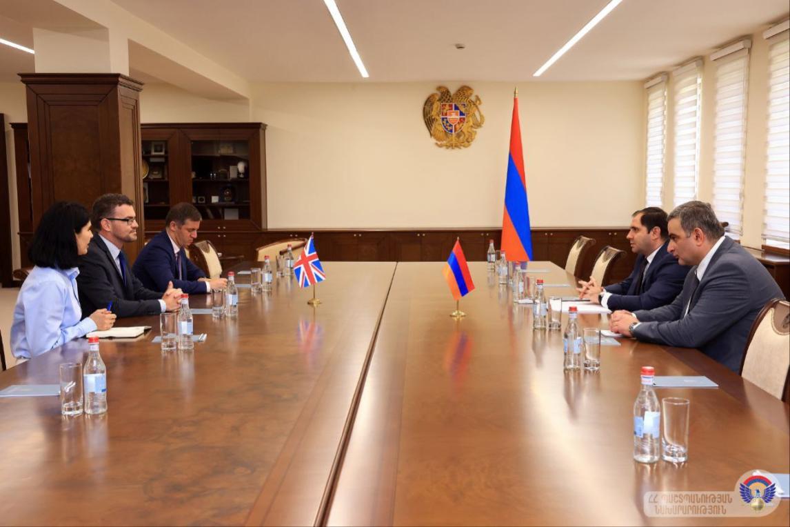 Պապիկյանն ընդունել է ՀՀ-ում Միացյալ Թագավորության արտակարգ և լիազոր դեսպան Ջոն Գալագերին