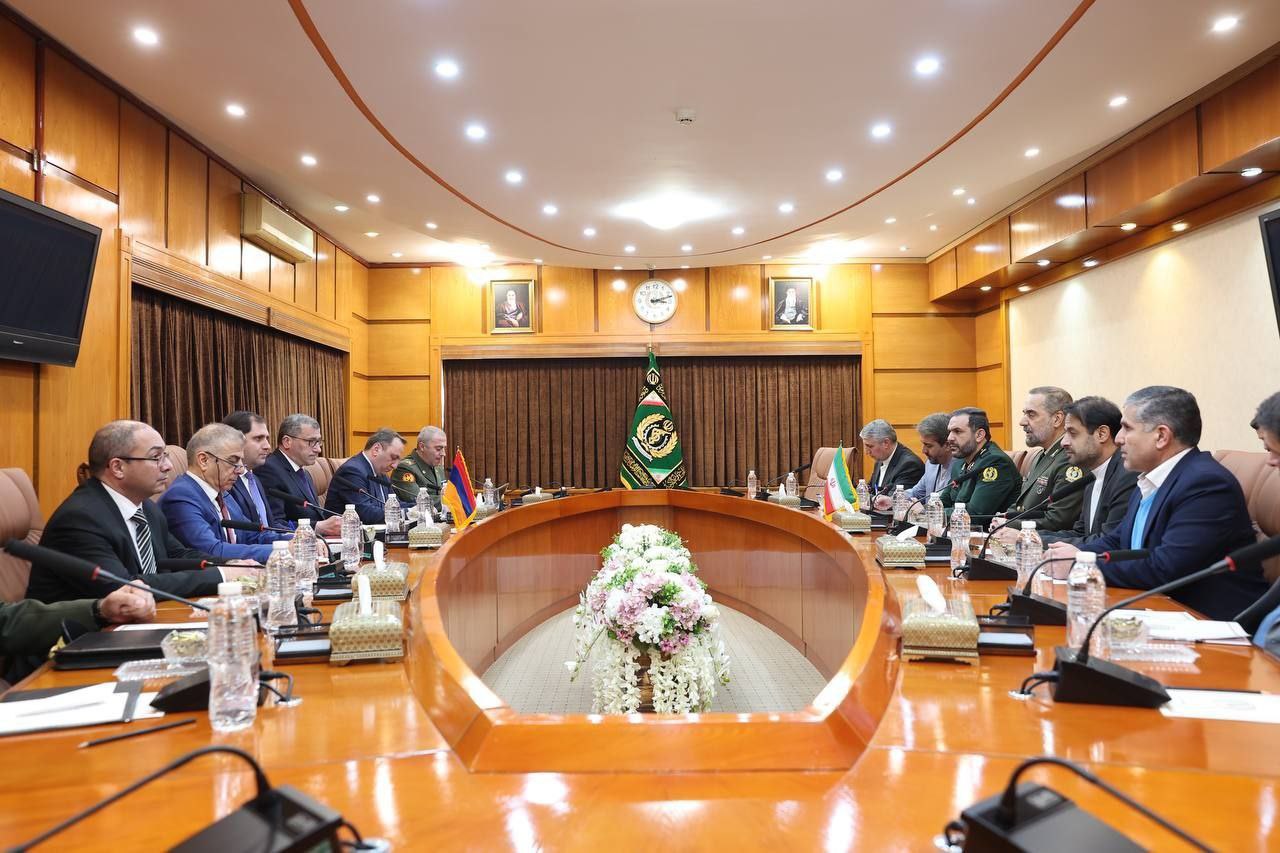 В Тегеране состоялась встреча министров обороны Армении и Ирана