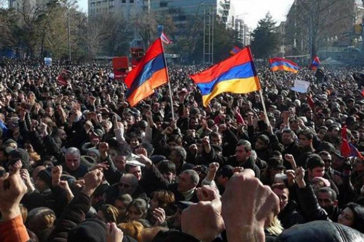 Оппозиция проводит масштабное шествие по малому центру Еревана