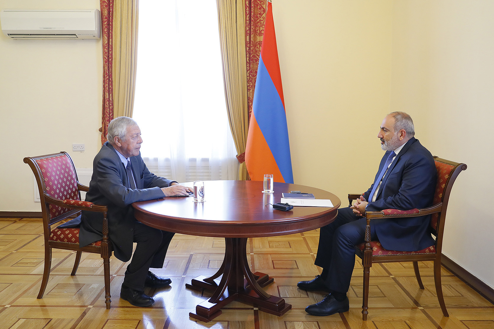 Никол Пашинян и Франсуа Рошблуан обсудили армяно-французское взаимодействие