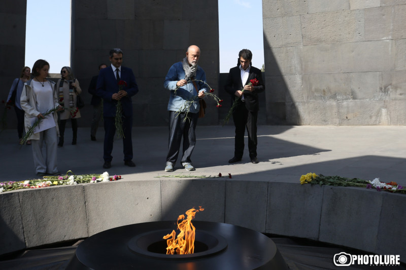 Голливудская звезда Джон Малкович посетил мемориал жертвам Геноцида армян