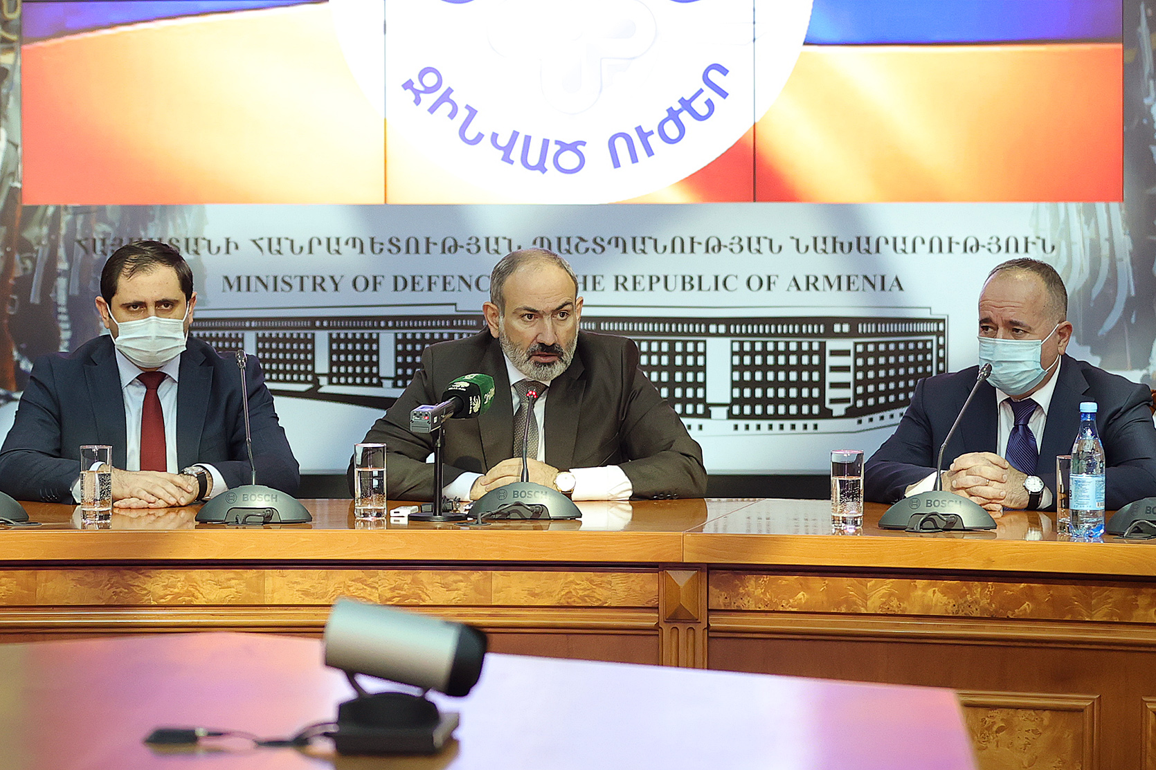 Пашинян представил высшему офицерскому составу нового министра обороны